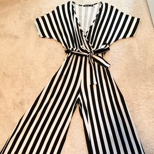 Striped jumpsuit perfect for summer - date night, vacation, girls night, etc.